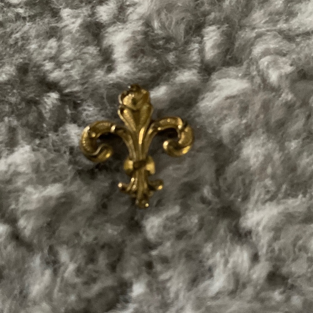 Elegant Gold Fleur-de-Lis Brooch Stamped Sterling 🌸🌹❤️
